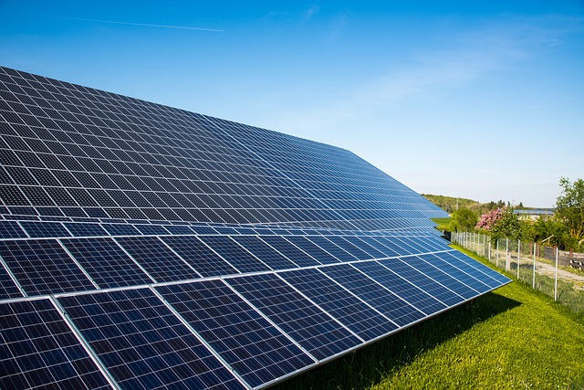 Células Fotovoltaicas recebendo energia solar